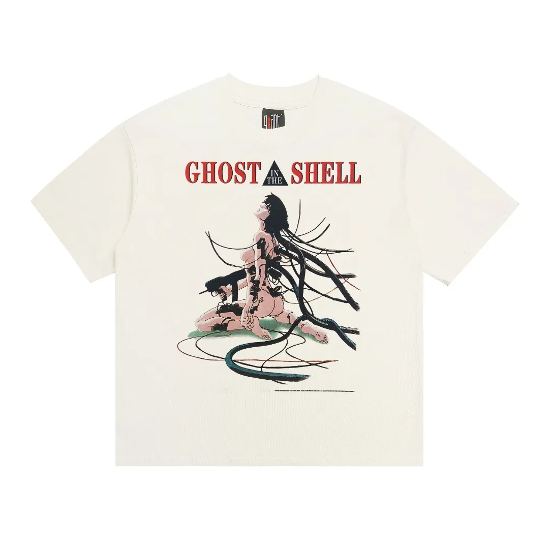 Beautifully trendy Saint Michael Ghost in the Shell anime character print, retro Vintage loose round neck, pure cotton short sleeves, digital white ink direct injection, breathable fabric, three-dimensional and clear pattern. Fabric: Double yarn 240g Style number: S805 Size: S-M-L-XL Color: Off-white Price: P110
